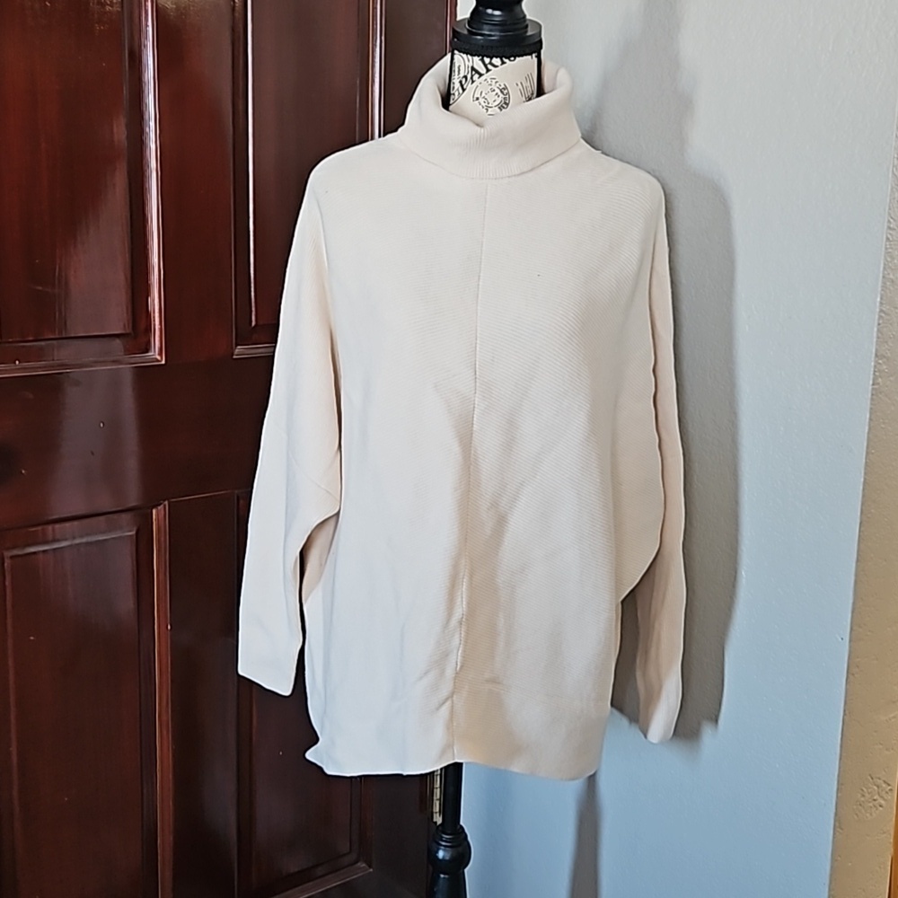 Cream Oversized Dolman Sleeve Sweater Size Small